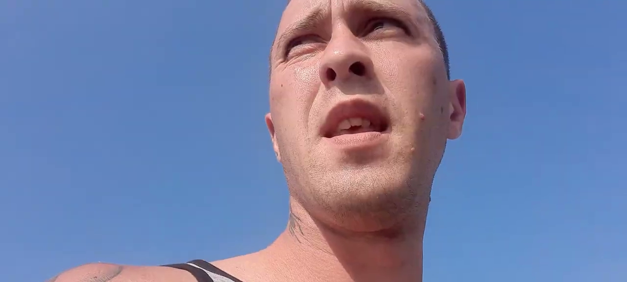 Akcja wgniotek  w aucie.  Próba na szybko. S01E507