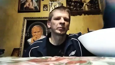 Zupę jem, barszcz 'ukraiński', dobry jest!!!! S01E300