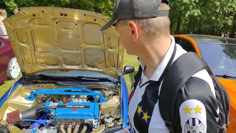 Major testuje auta sportowe S01E1751