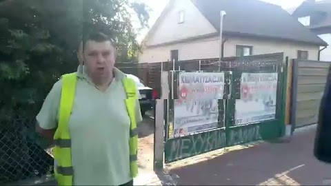 Zniszczona brama i zakłady pogrzebowe S01E306