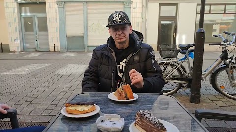 Wycieczka po mieście i cukiernia S01E1009