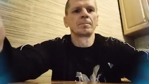 Kiełbasę gotuje na kolacie S01E354