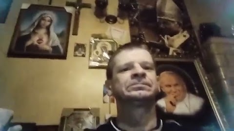 Rano wstałem w piecu rozpalilem i kotleta jem z buleczkq S01E895